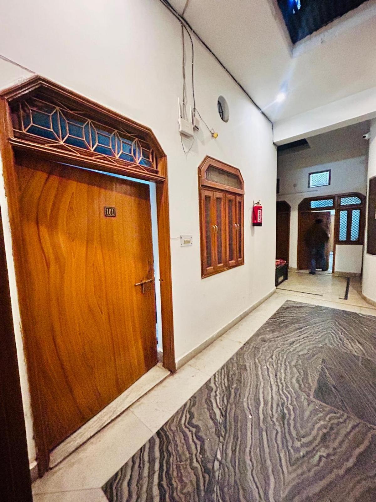 Agrawal Inn Guest House Матхура Екстер'єр фото